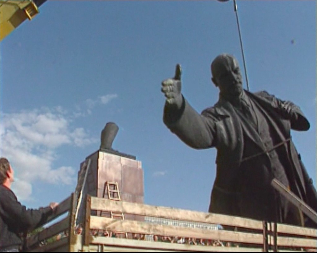 Кадър от "Веднъж през ХХ век" (2004) на Деймантас Наркевичюс